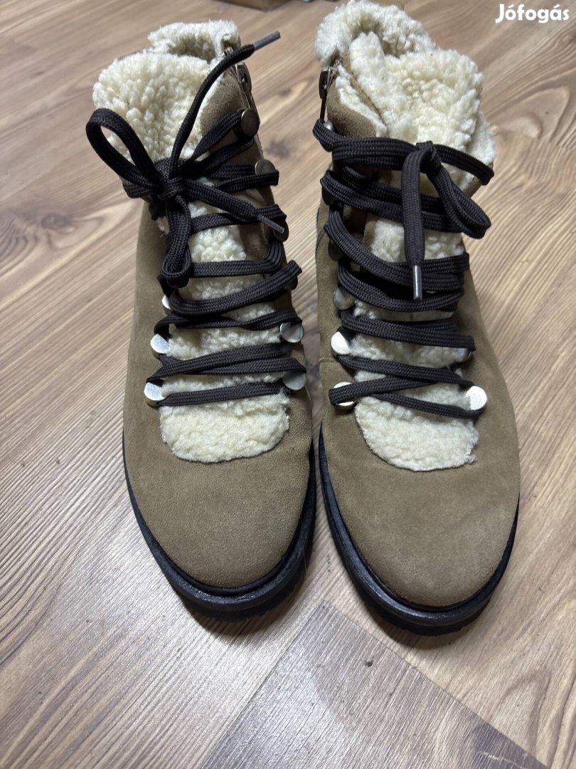 Eladó női 39-es bakancs! Gyapjú béléses! Olcsón
