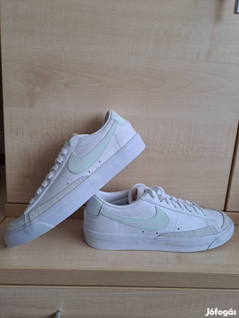 Eladó női Nike cipő. Új. Méret 41.