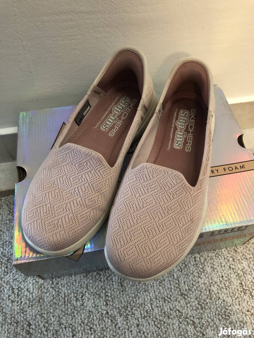 Eladó női Skechers 37-es cipő