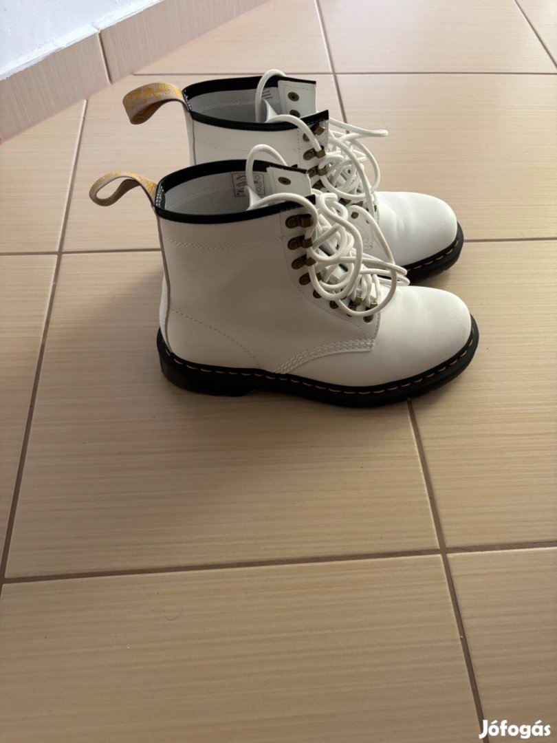 Eladó női bakancs