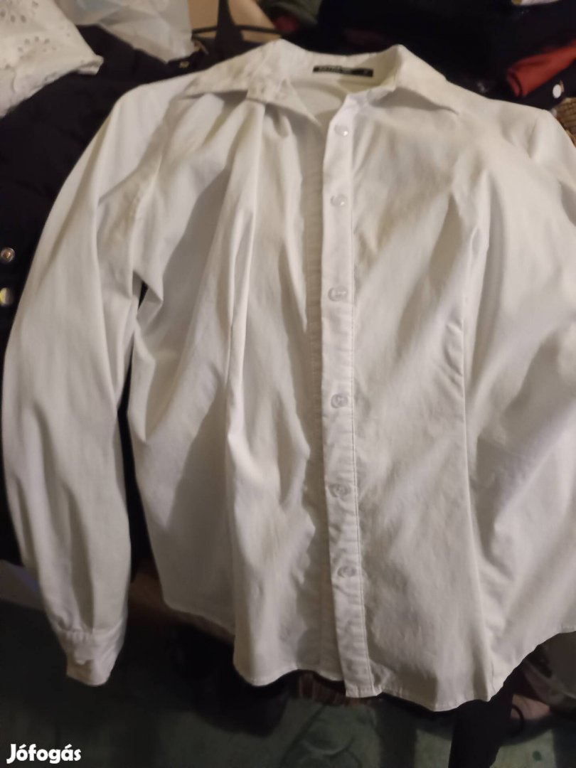 Eladó női ruházat téli kabát ünneplő ruha, cipők stb.