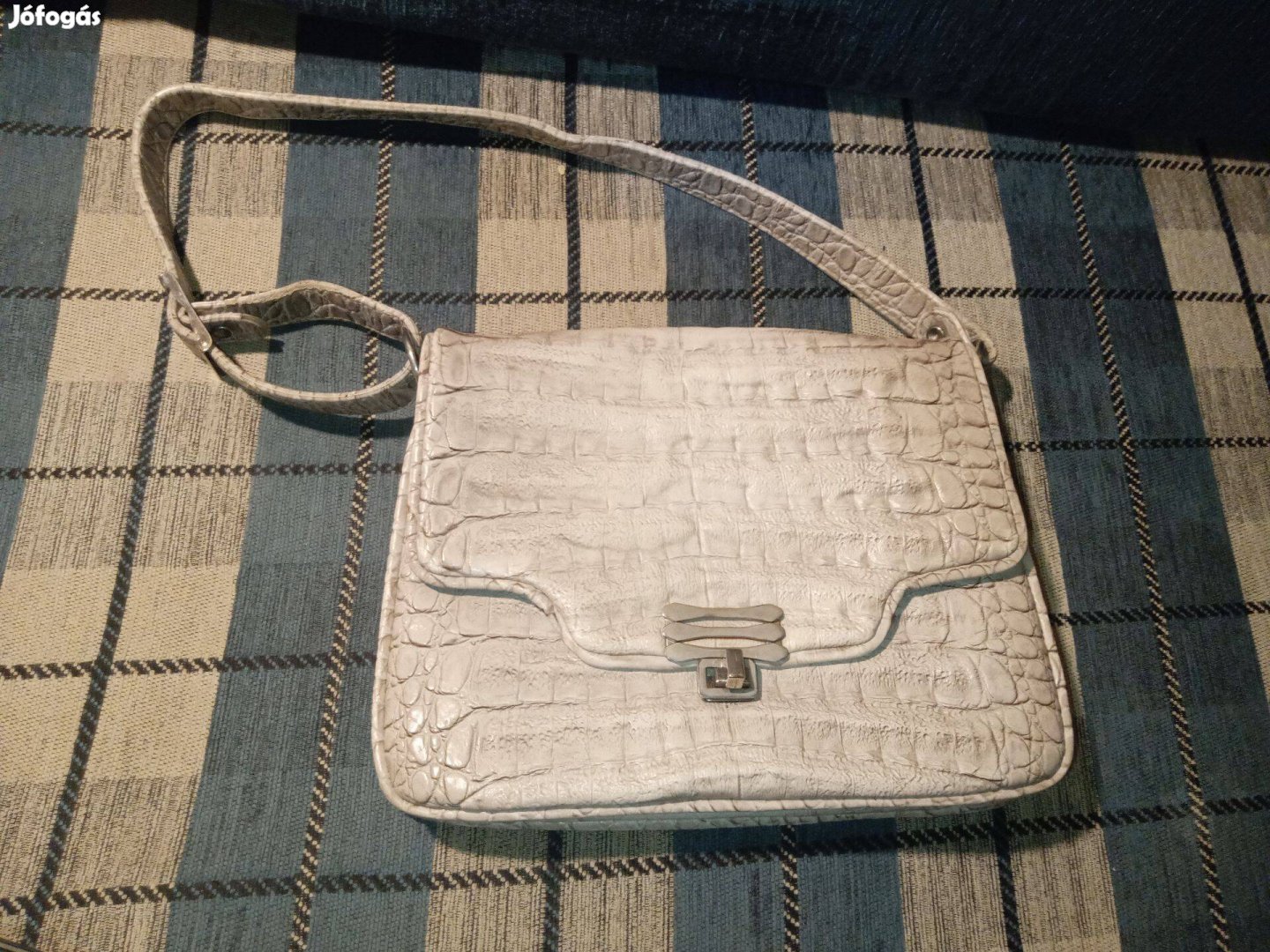 Eladó női táska