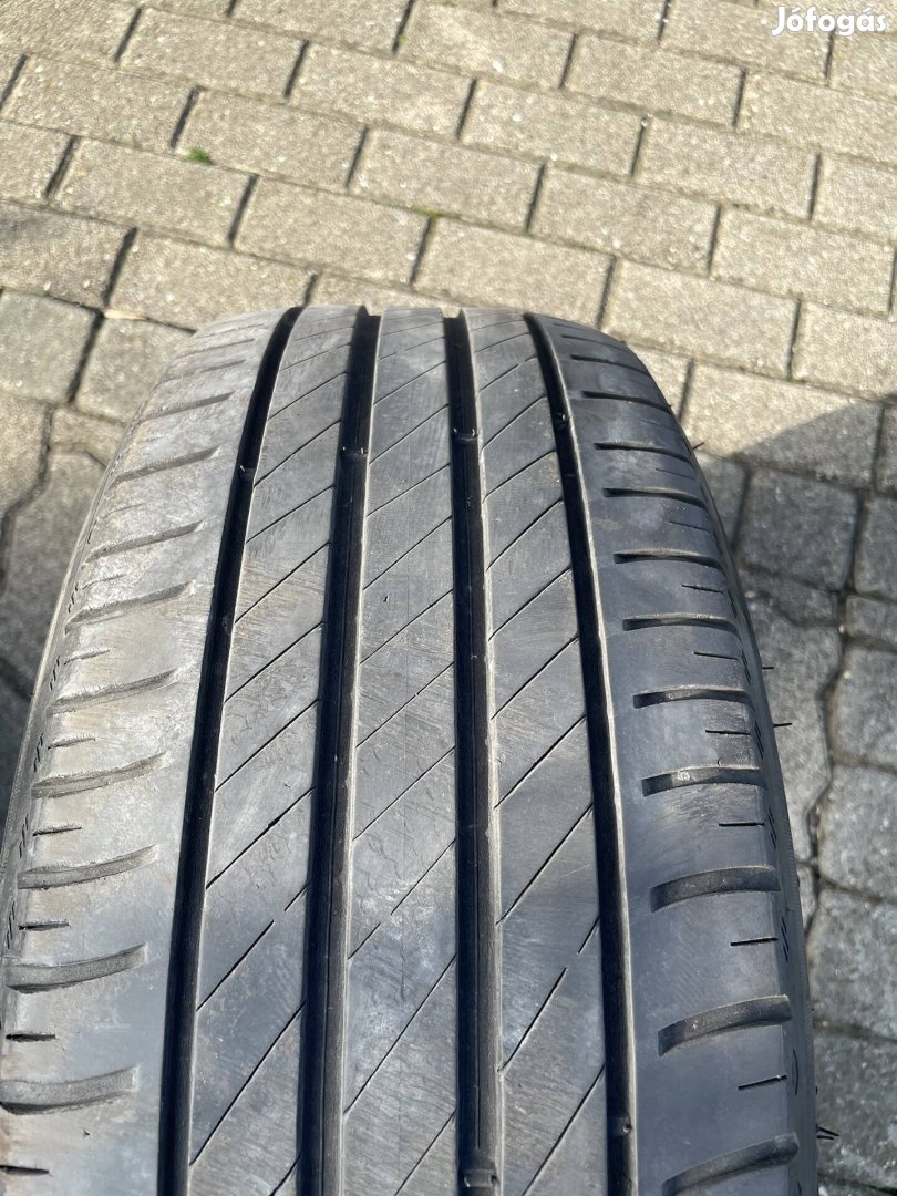 Eladó nyári 205/55 R16 autó gumi, gumiabroncs.