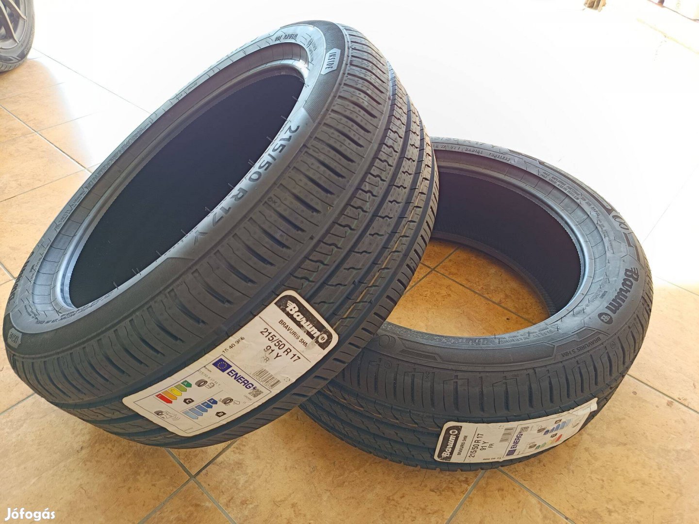 Eladó nyári gumiabroncs 215/50 R17