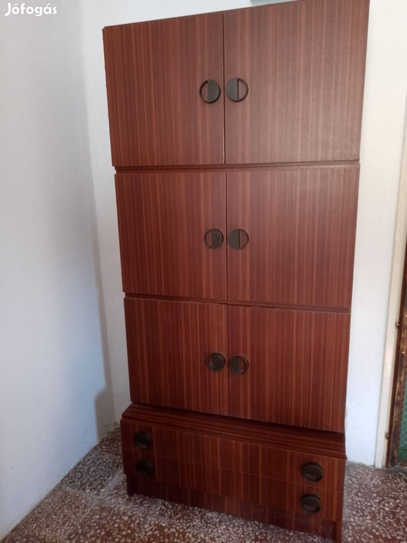 Eladó olcsó szekrény Mezőtúron