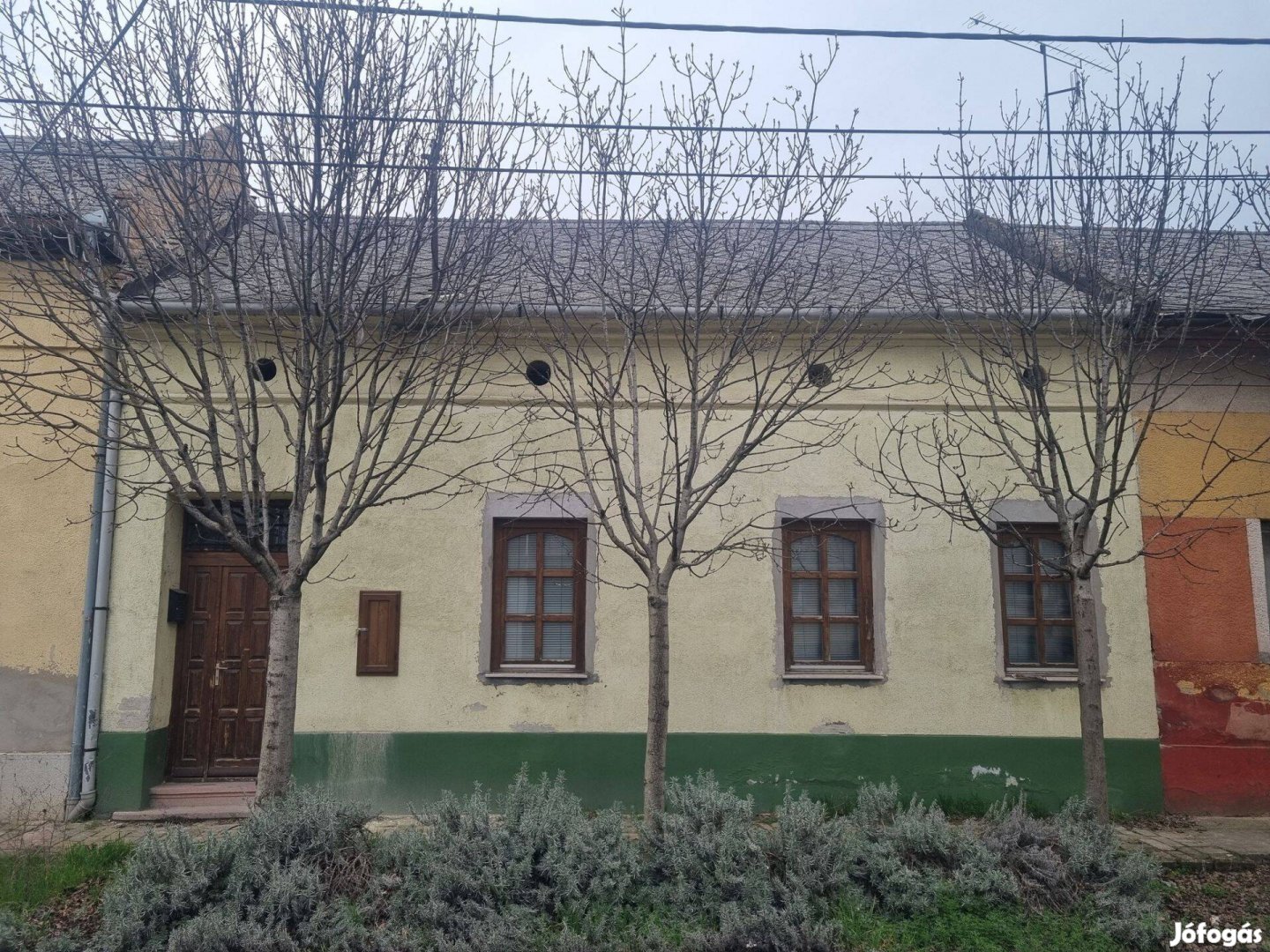 Eladó önálló portás ház Kiskunfélegyháza központjában