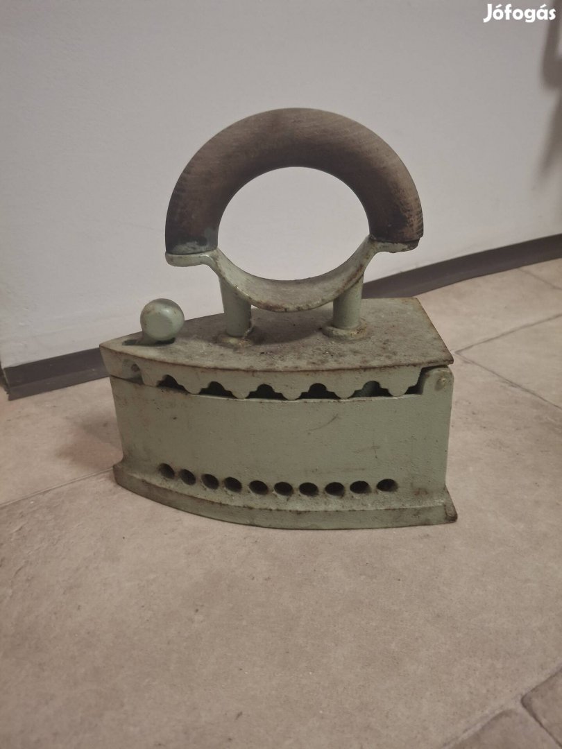 Eladó öntött vas vasaló