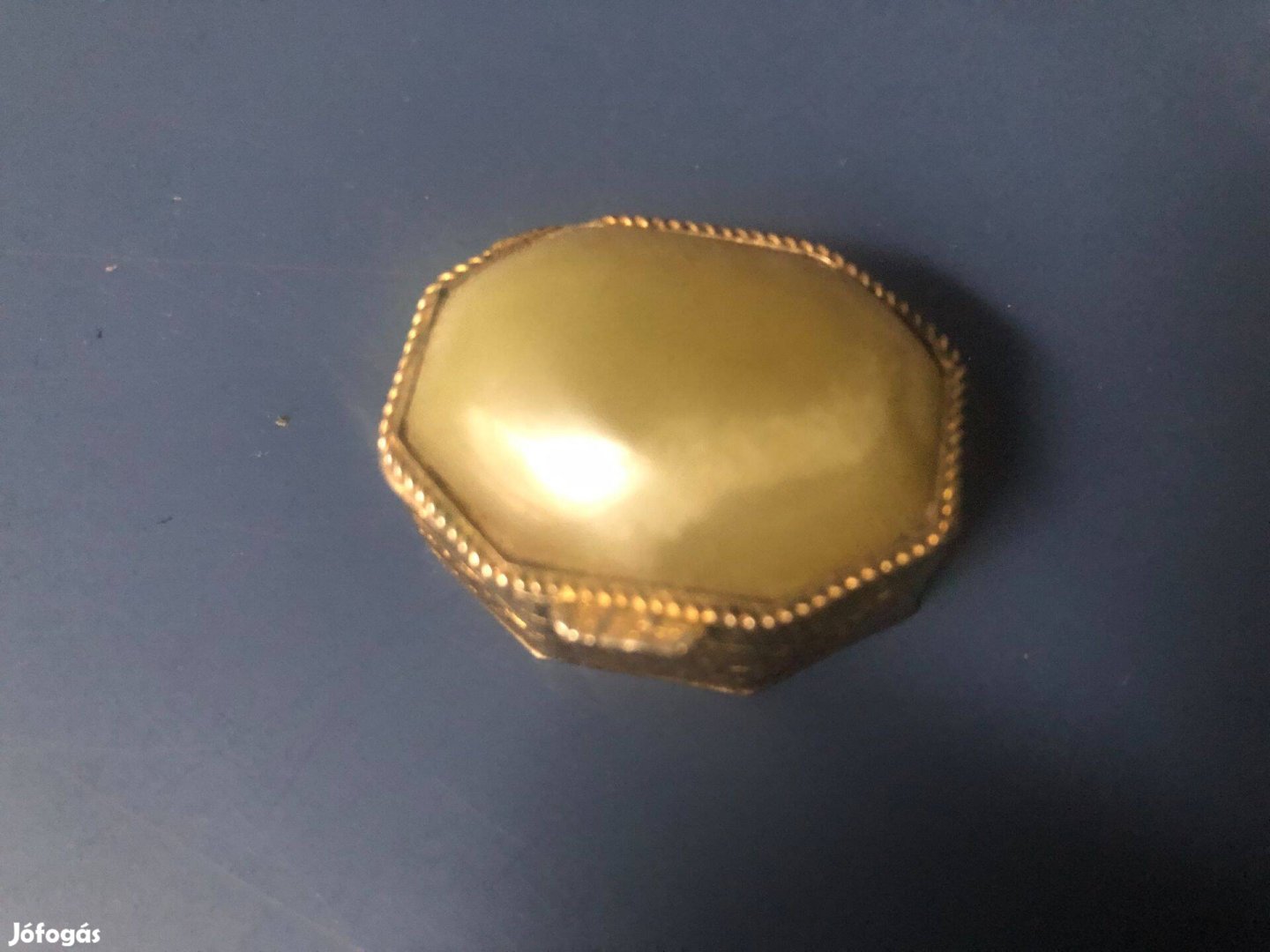 Eladó onyx kővel diszitett réz vésett szelence