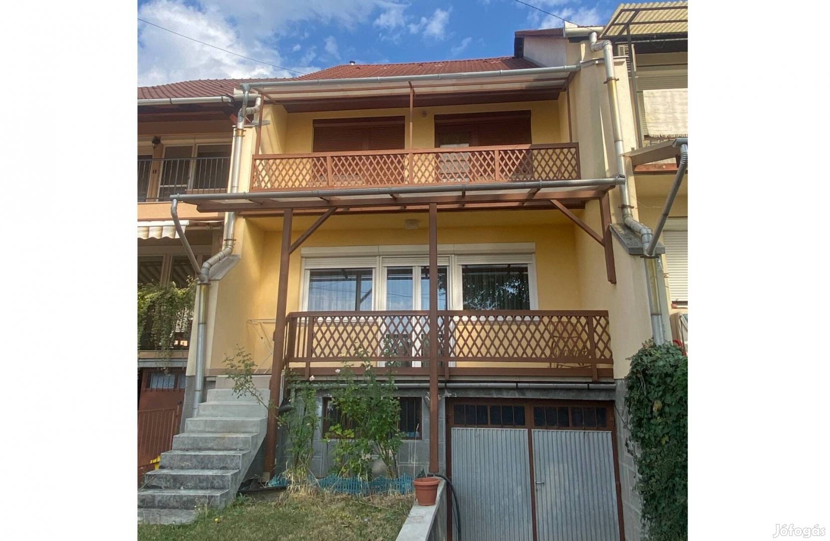 Eladó örökpanorámás, napfényes sorház Gyöngyösön