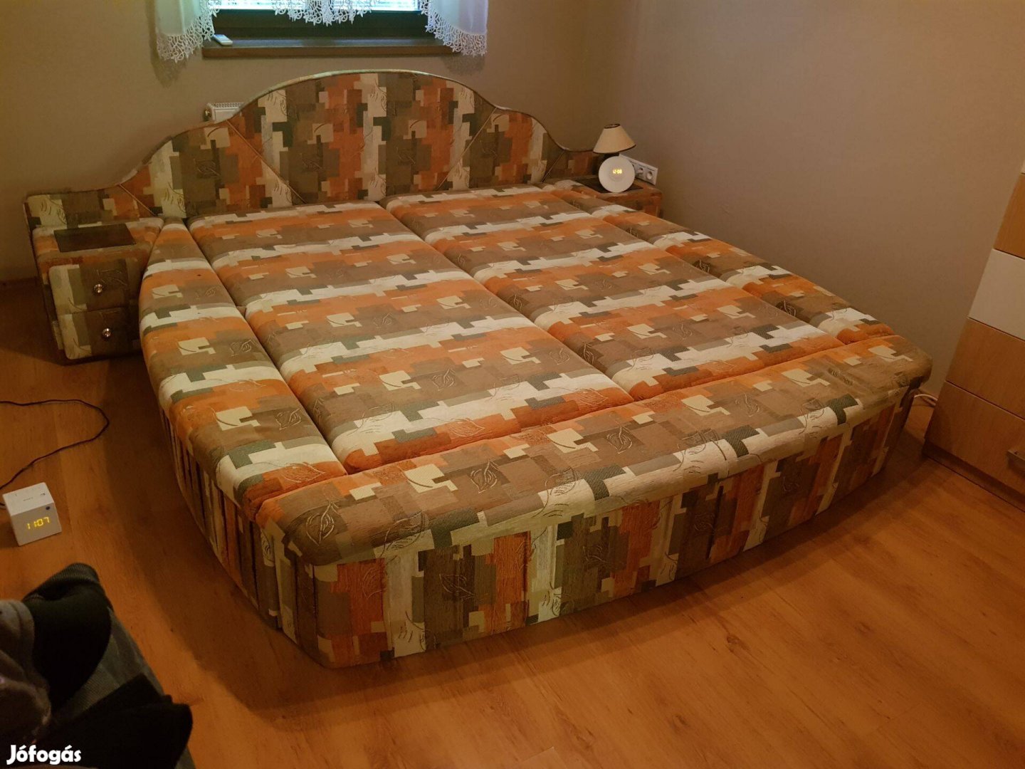 Eladó ovális franciaágy