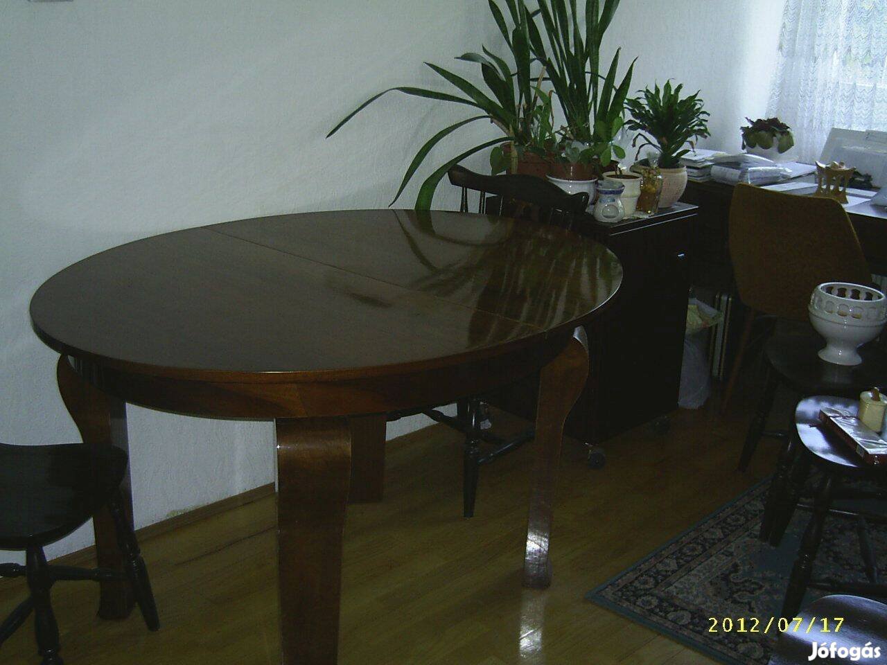 Eladó ovális szétnyitható étkező asztal /140-175 cm/6 székkel