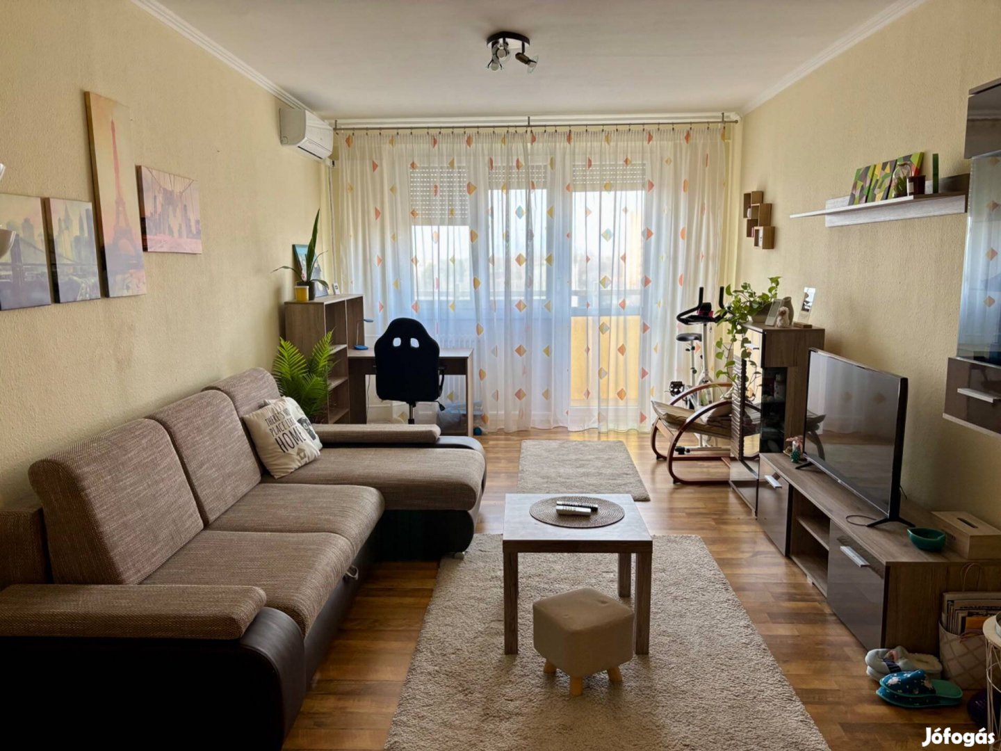 Eladó panel lakás - Dunaújváros