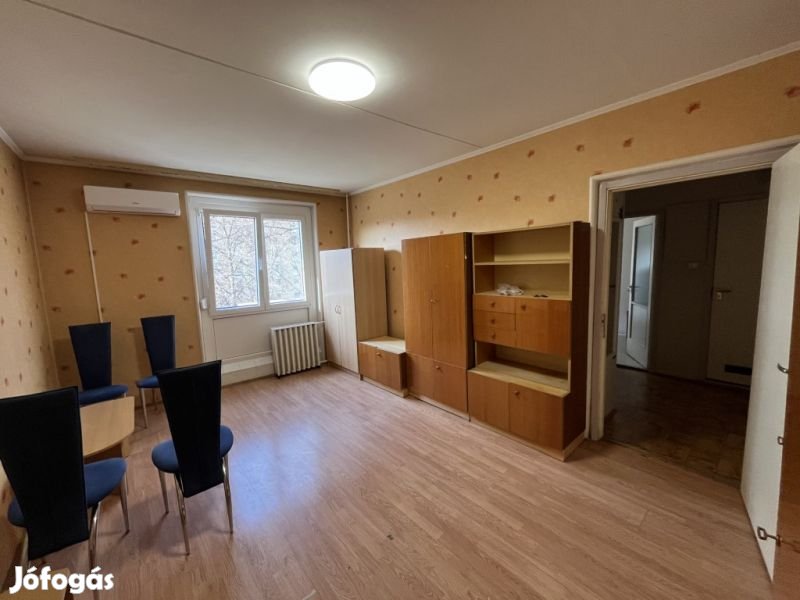 Eladó panellakás Pécsen, a Nagy Imre úton