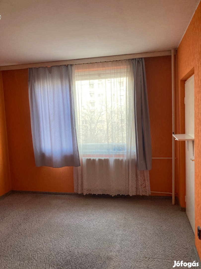 Eladó panellakás, Tatabánya