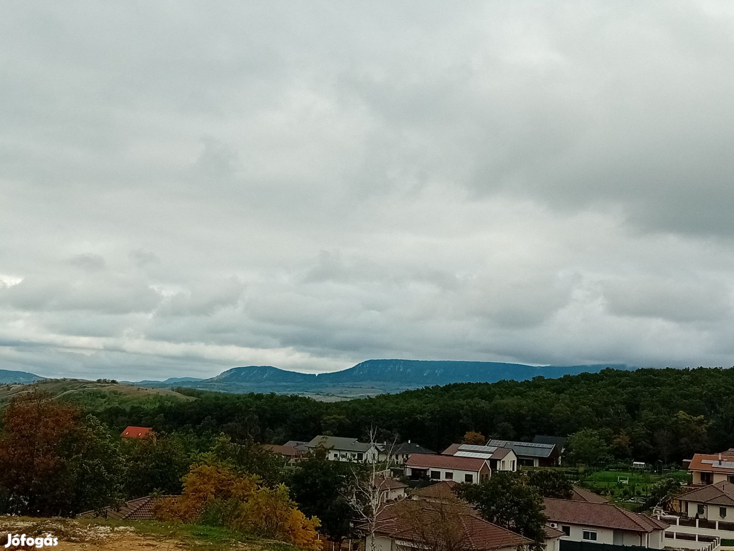 Eladó panorámás, belterületi építési telkek, a festői Somlyó