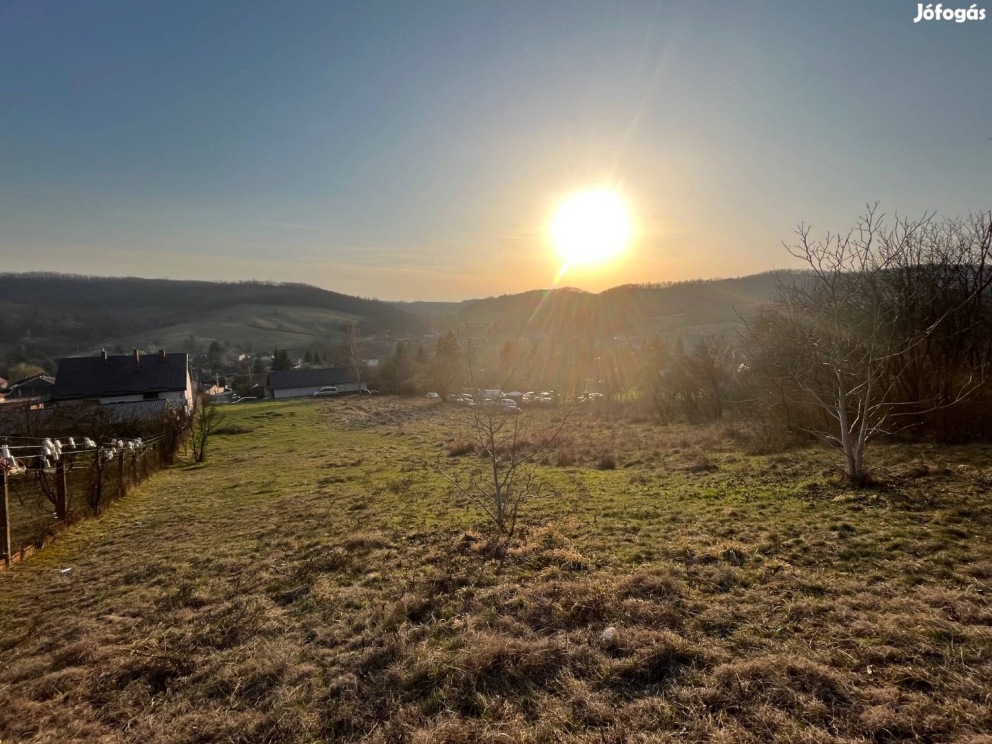 Eladó panorámás építési belterületi telek