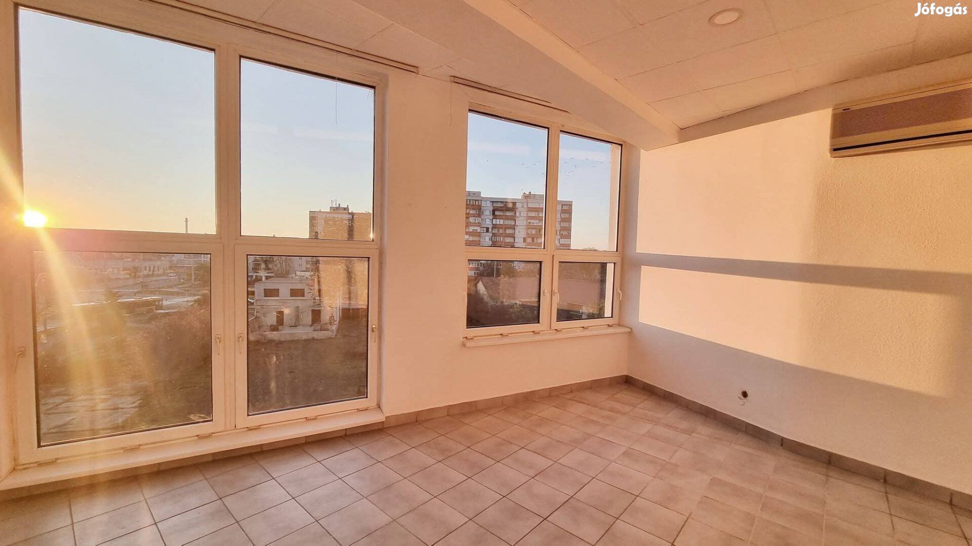 Eladó panorámás ingatlan, amelynek lakássá minősítése