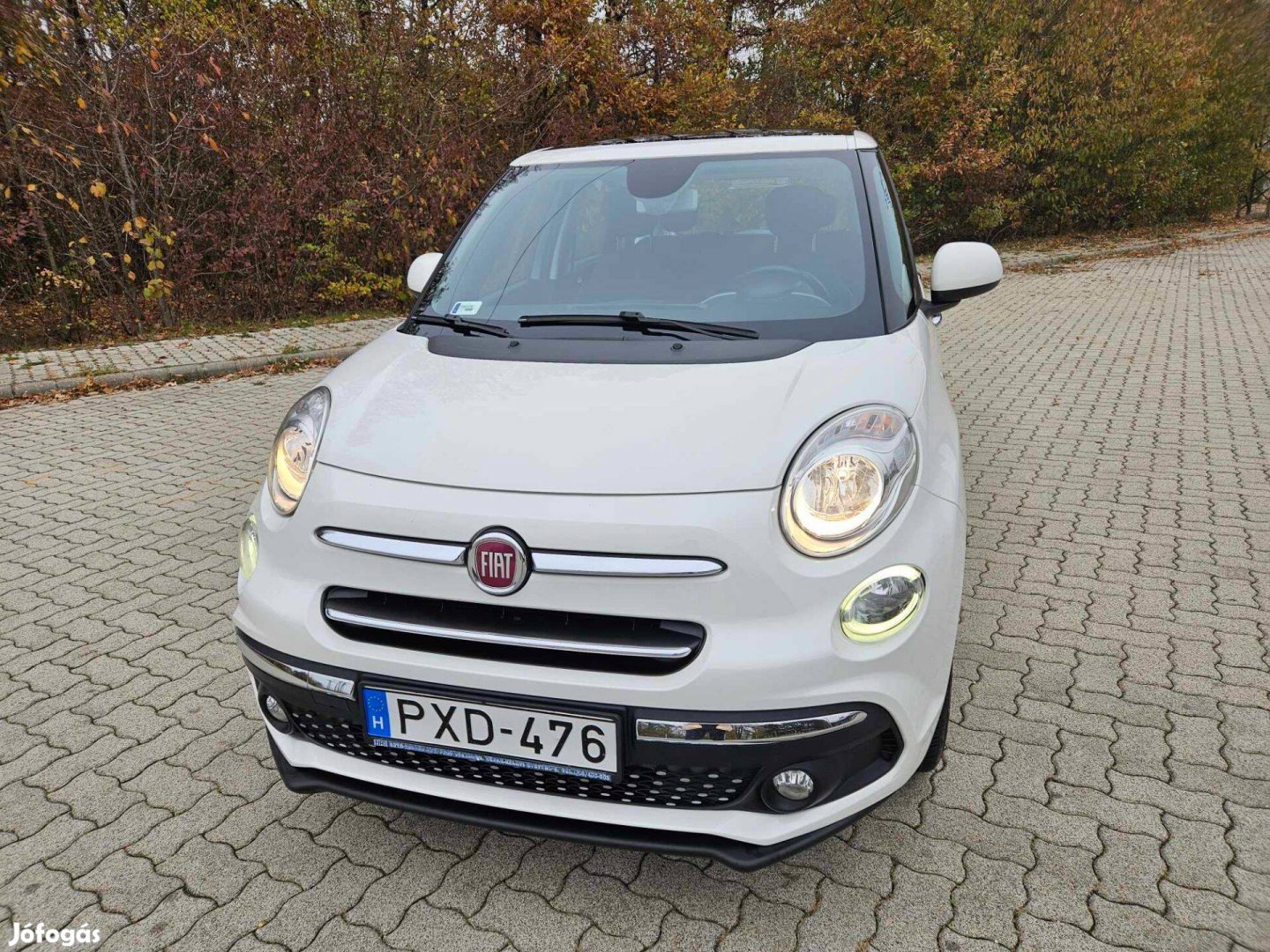 Eladó panorámatetős Fiat 500L