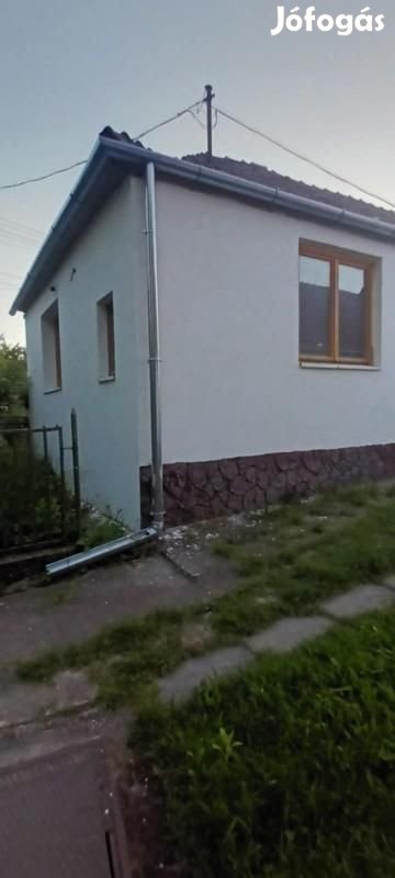 Eladó pázmándi családiház