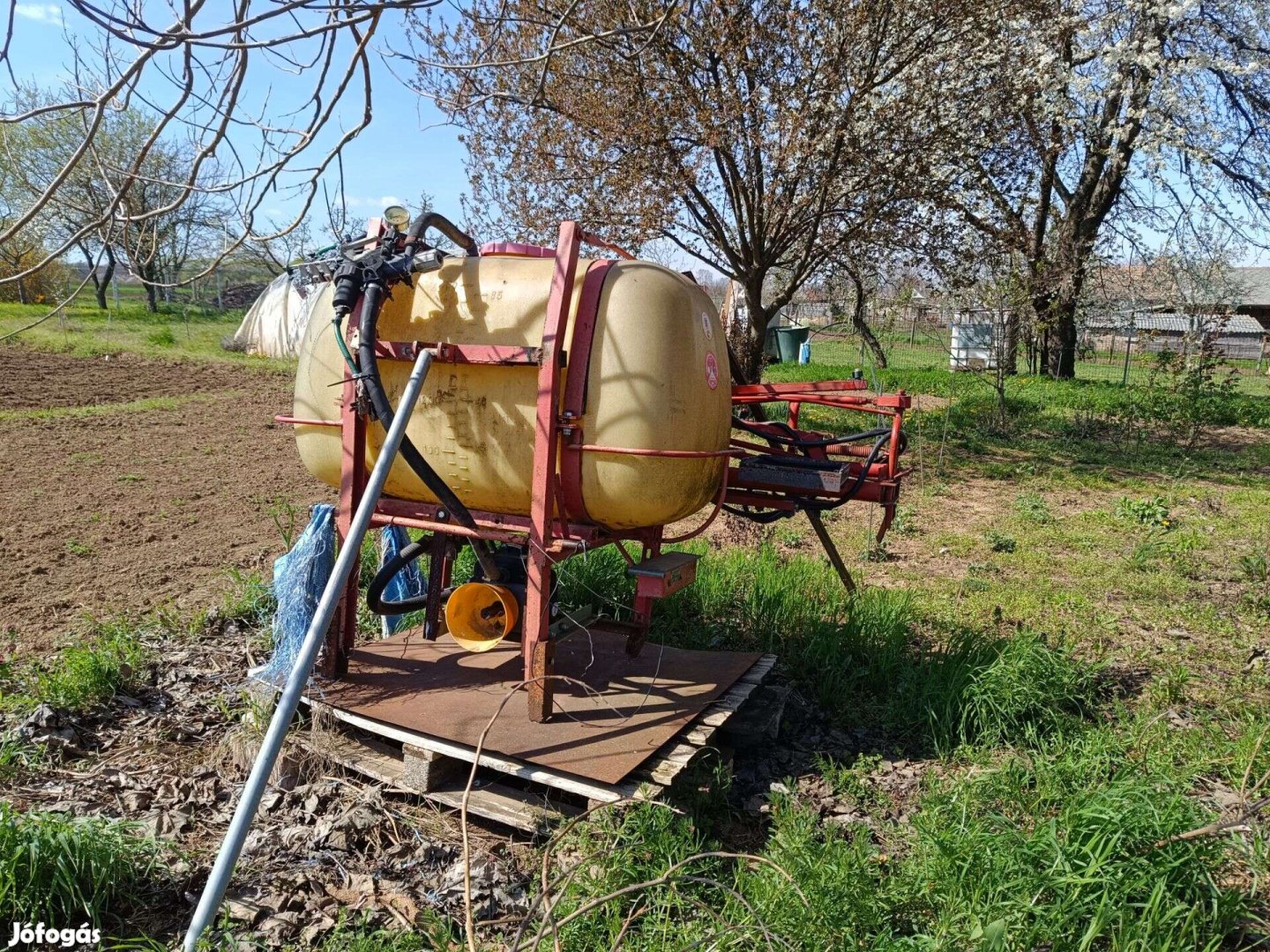 Eladó permetező 400l
