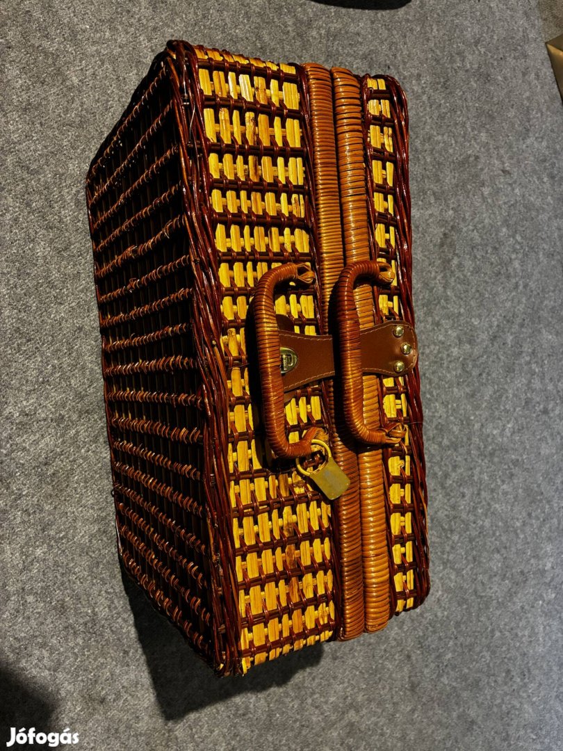 Eladó piknik kosár készlet új