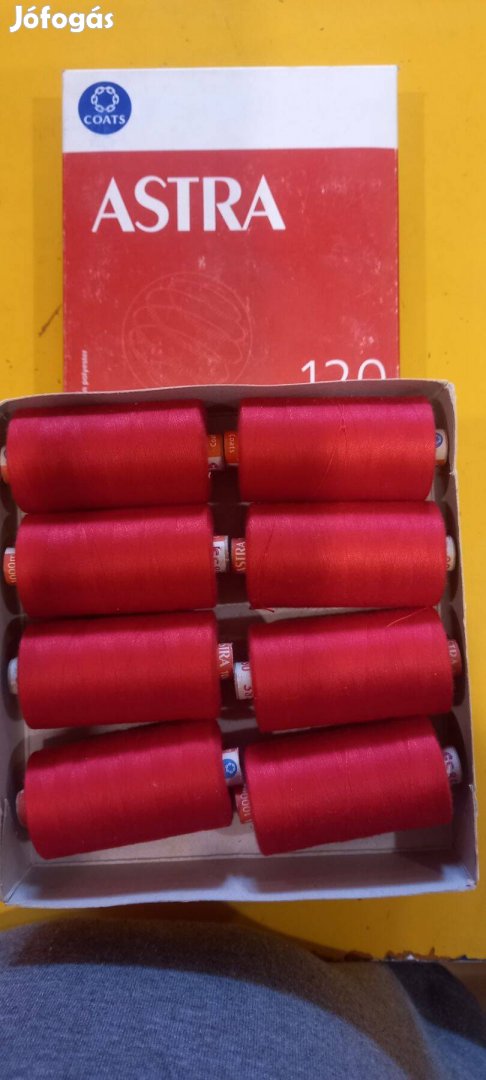 Eladó piros Astra cérna 10 doboz