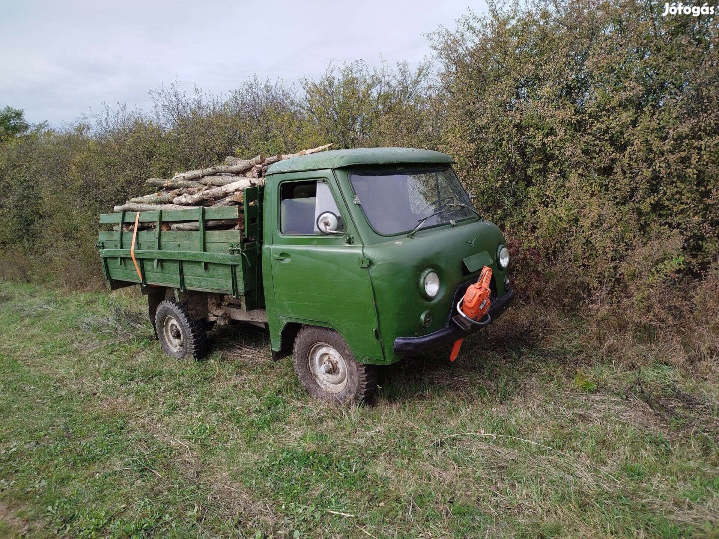 Eladó platós UAZ