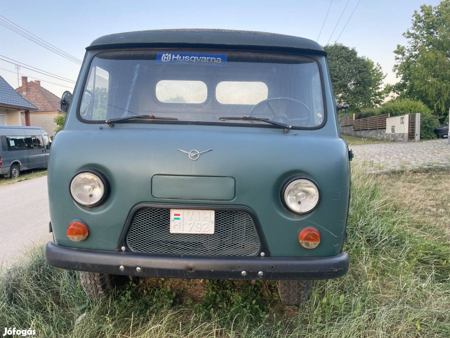 Eladó platós uaz