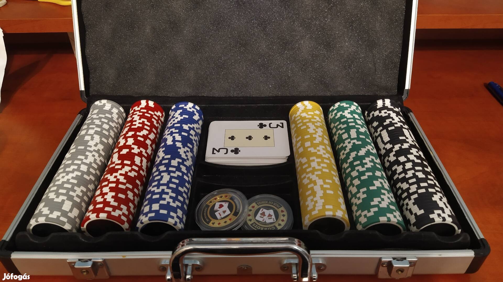 Eladó pókerkészlet táskával (picit hiányos) Copag Cartamundi paklival