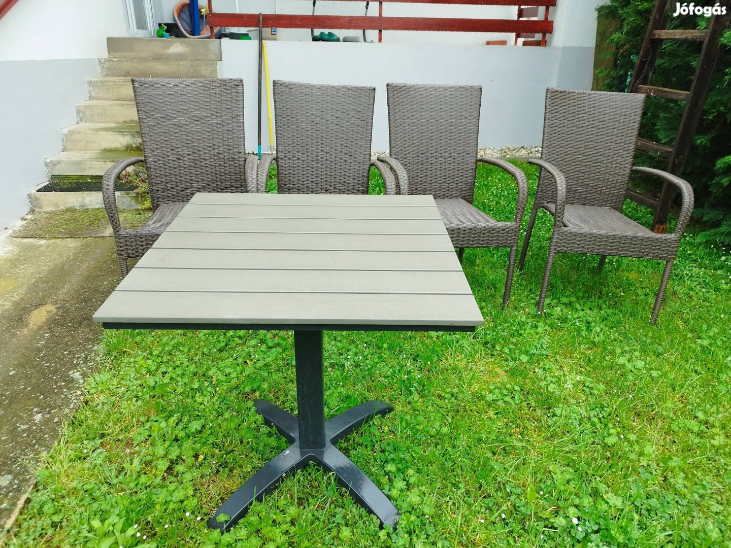 Eladó poly-rattan terasz-kerti kiülő, 4 szék+asztal párnával!