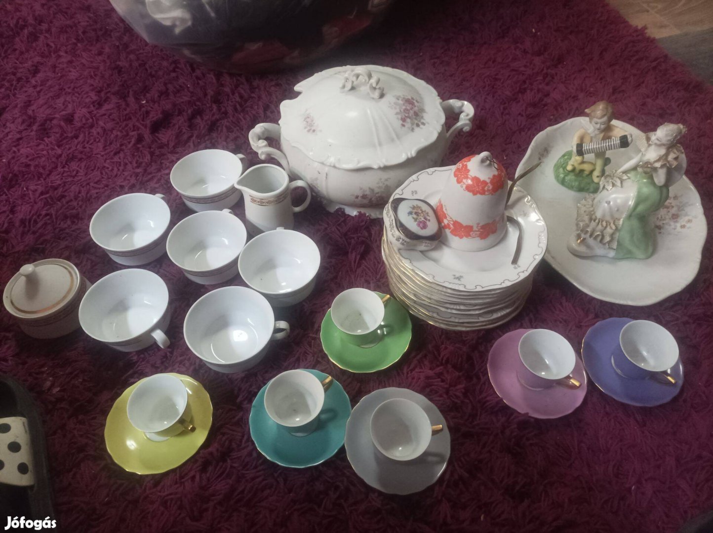 Eladó porcellánok