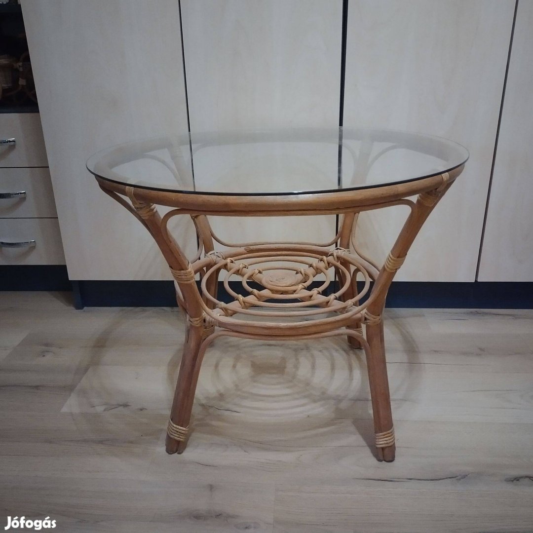 Eladó rattan Asztal üveg lappal