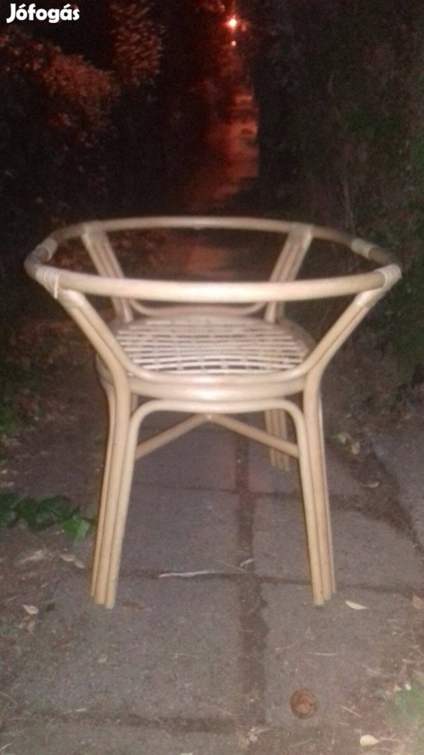 Eladó rattan, nád étkezőasztal étkező asztal