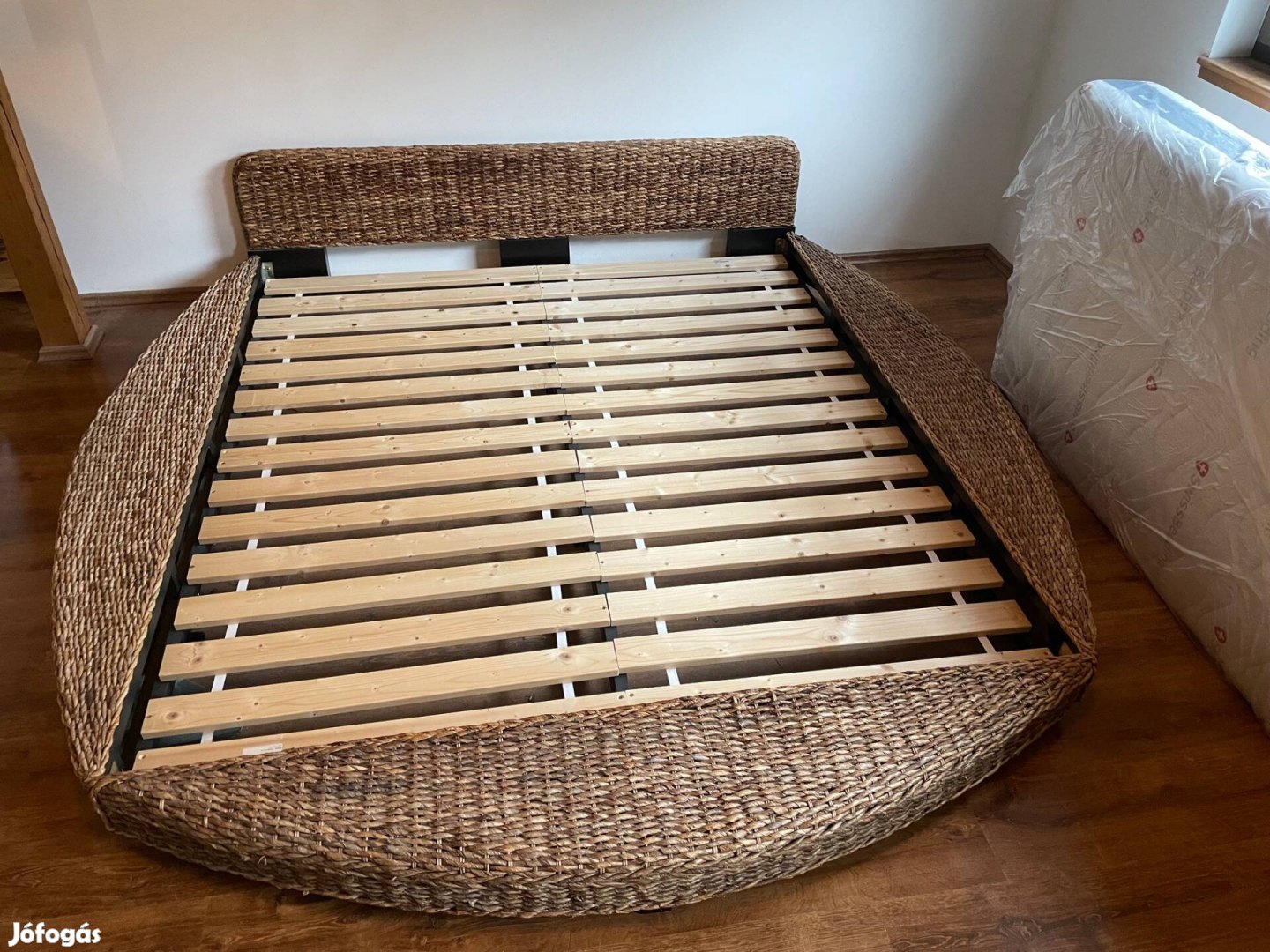 Eladó rattan ágy ráccsal (matrac nélkül)
