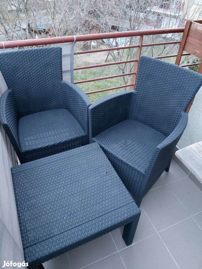 Eladó rattan kerti bútor