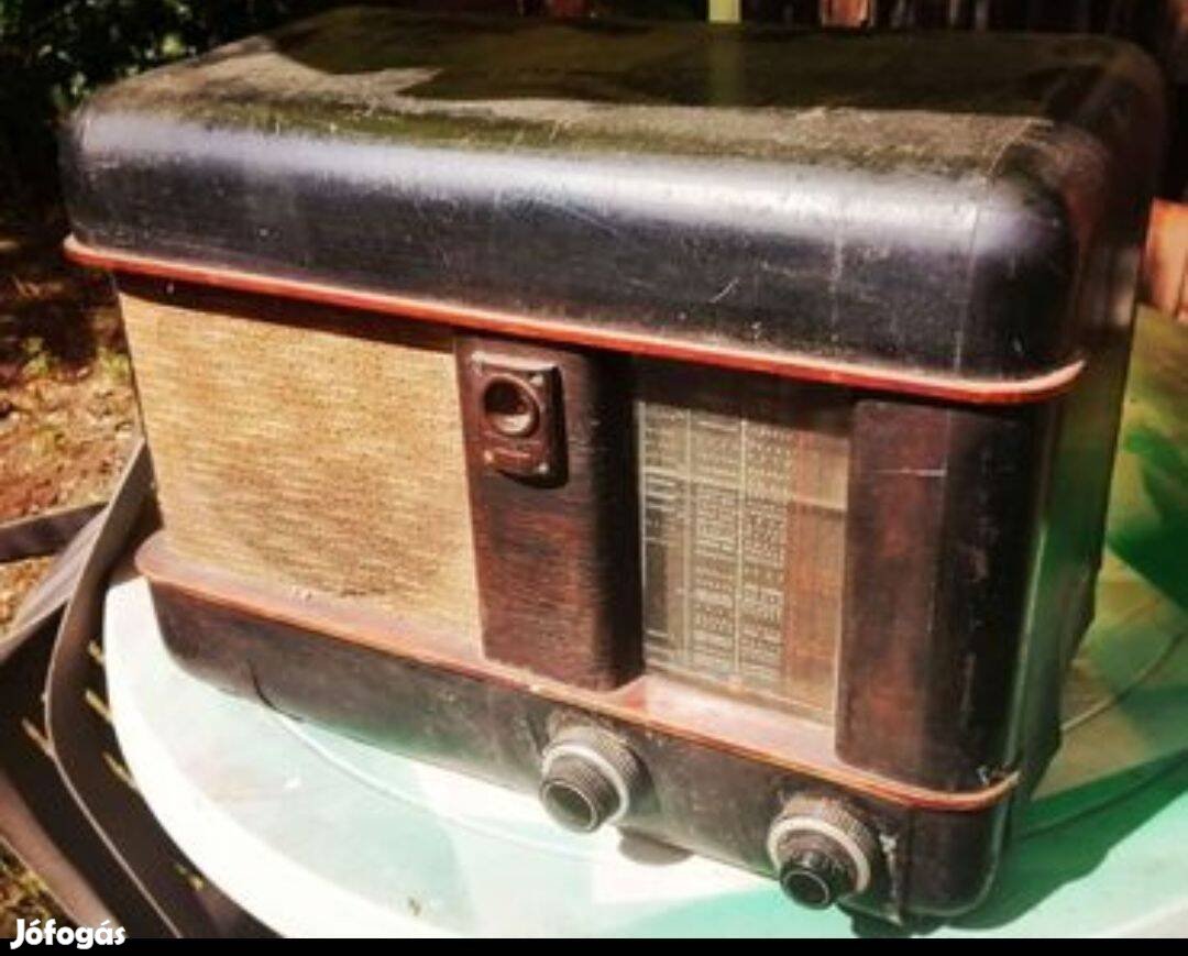 Eladó régi Minerva rádió, 1940-es évekből származik. Gyüjtőknek