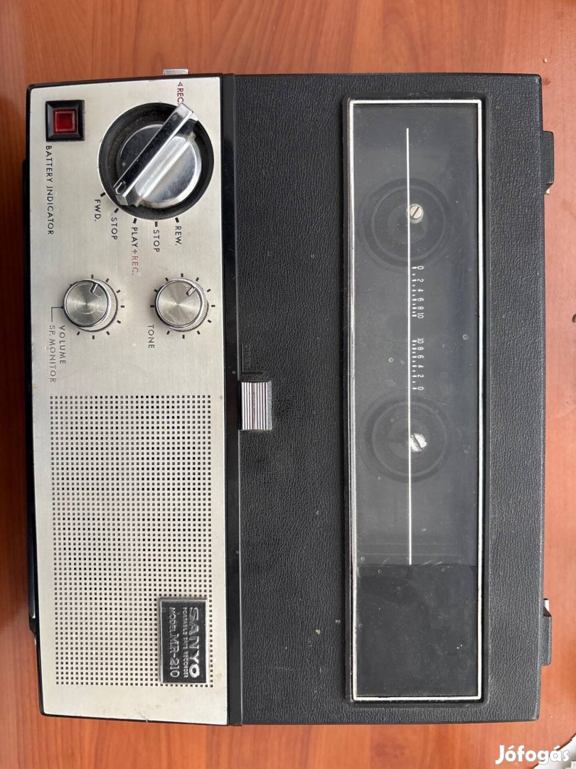Eladó régi Sanyo magnó