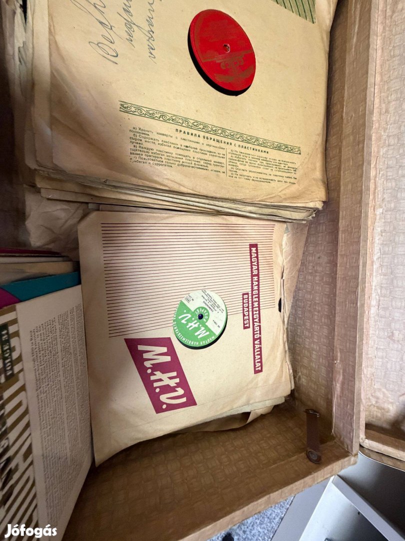 Eladó régi bakelit lemezek komplett gyűjtemény