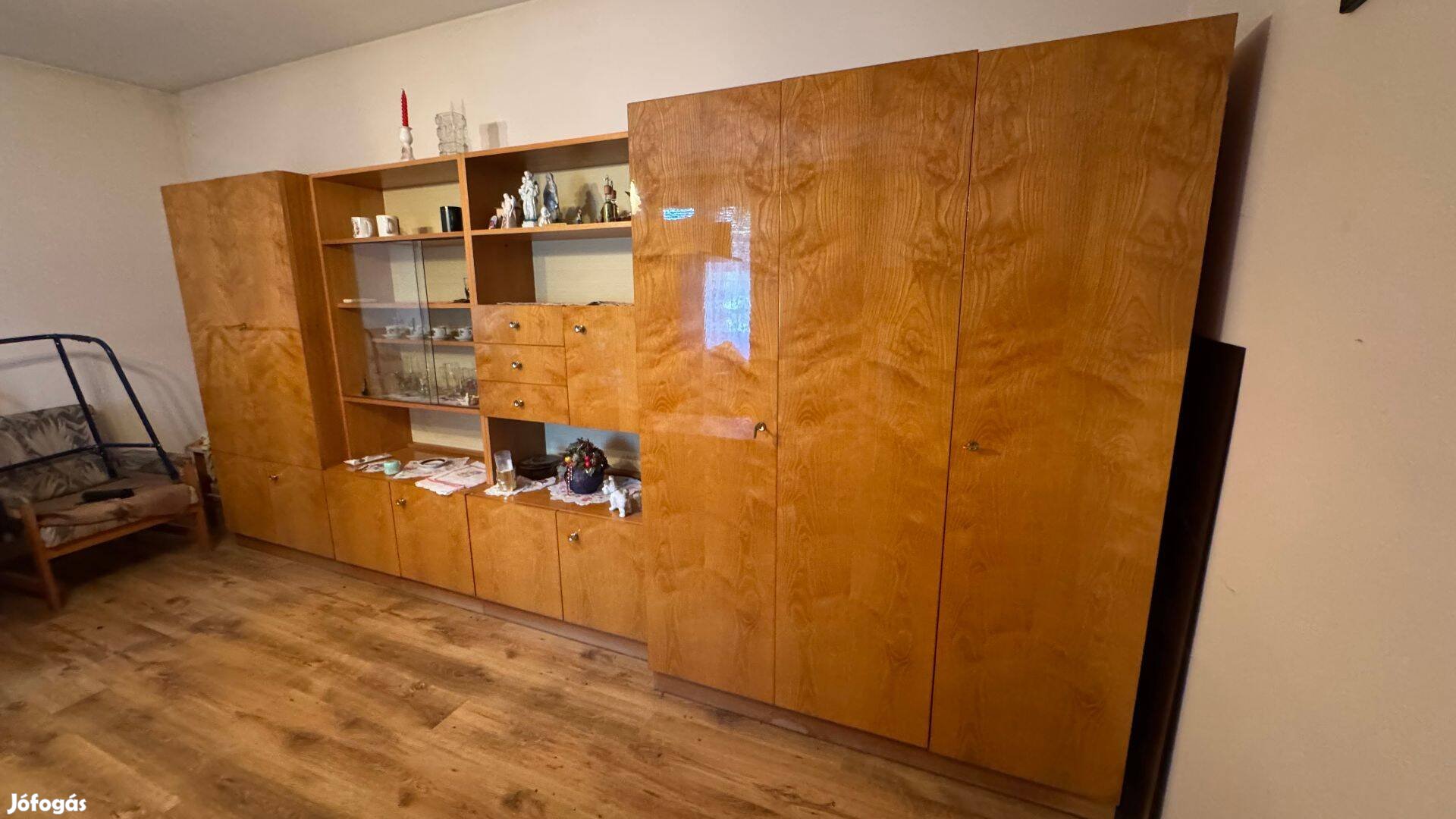 Eladó régi de nagyon jó állapotú szekrénysor