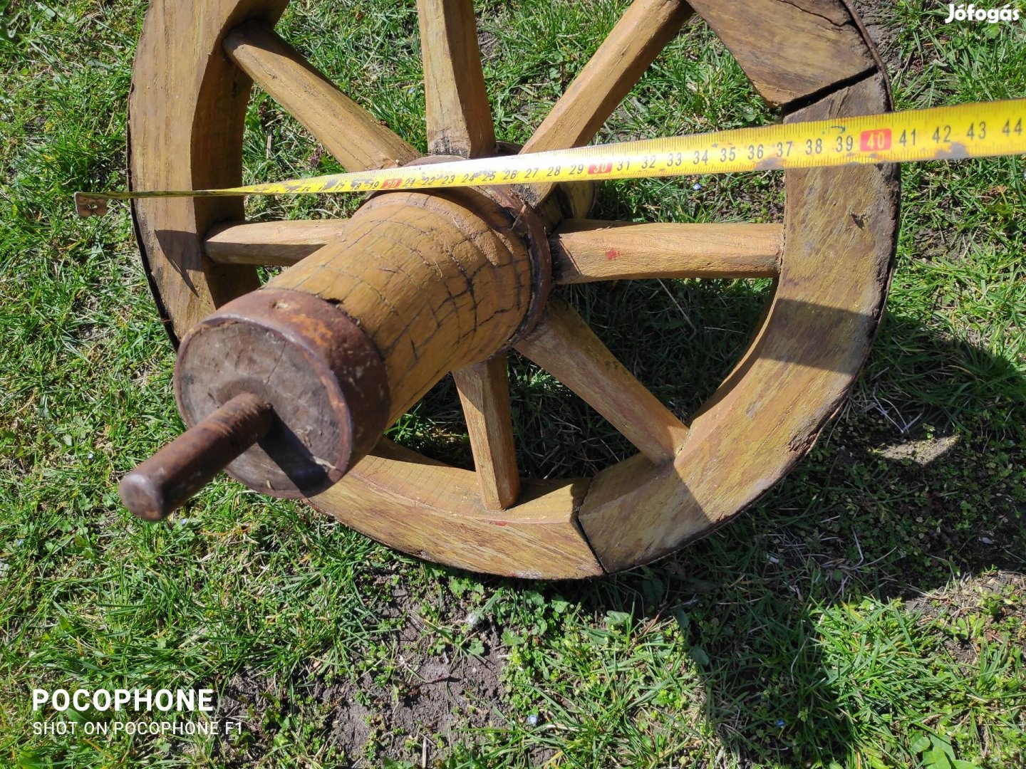 Eladó régi fa taliga kerék