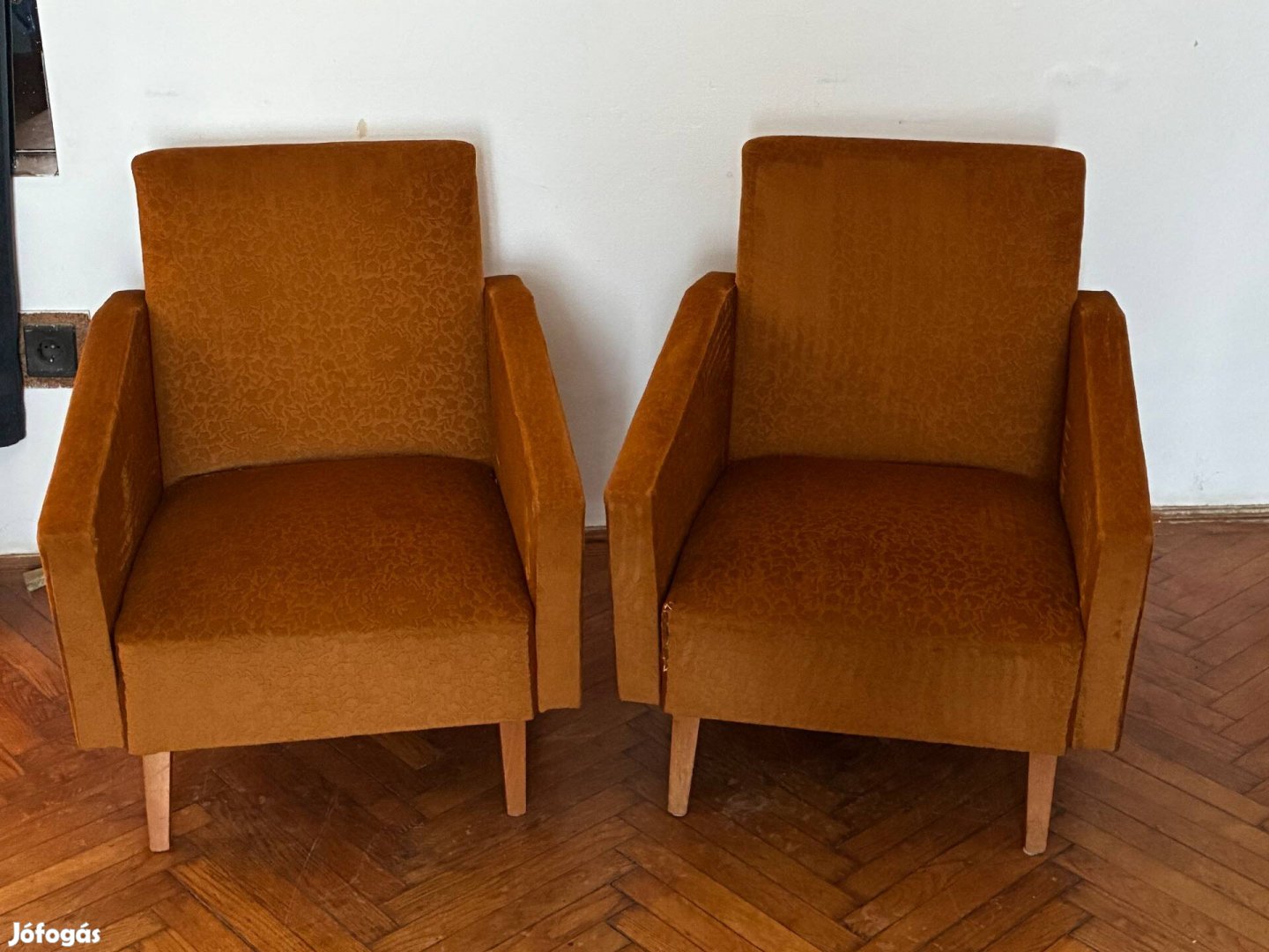 Eladó régi fotelek, klasszikus darabok