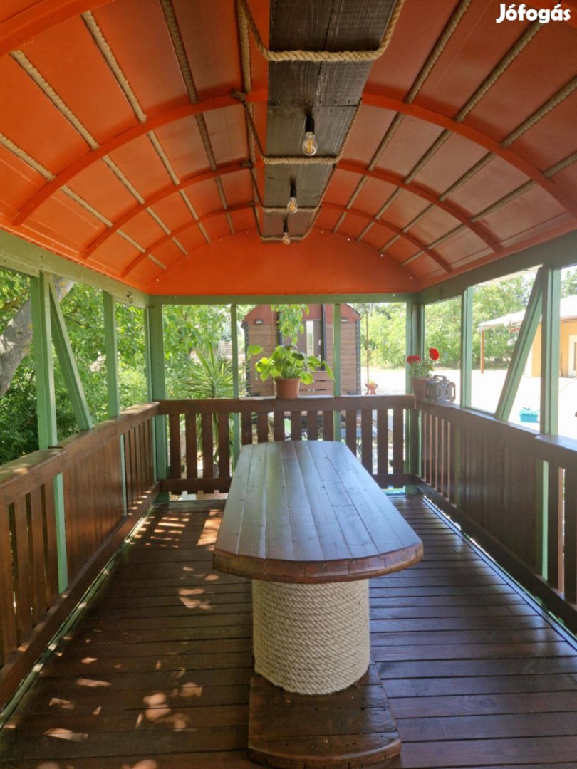 Eladó régi marhaszállító vagon váza!