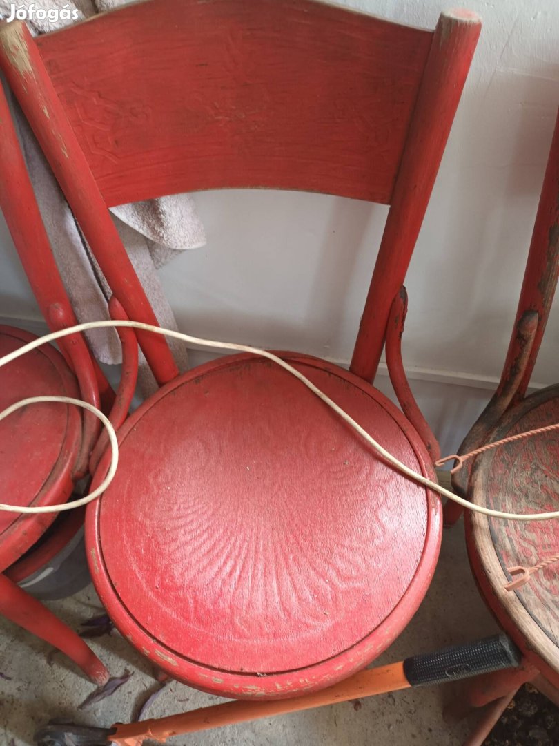 Eladó régi székek 5db