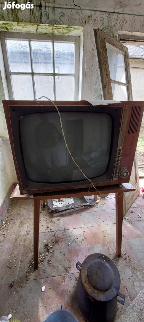 Eladó régi tv