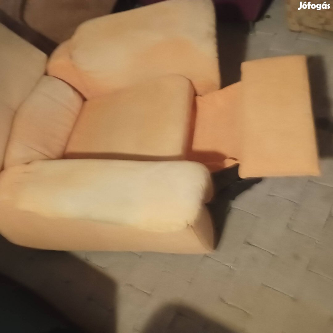Eladó relaxfotel 