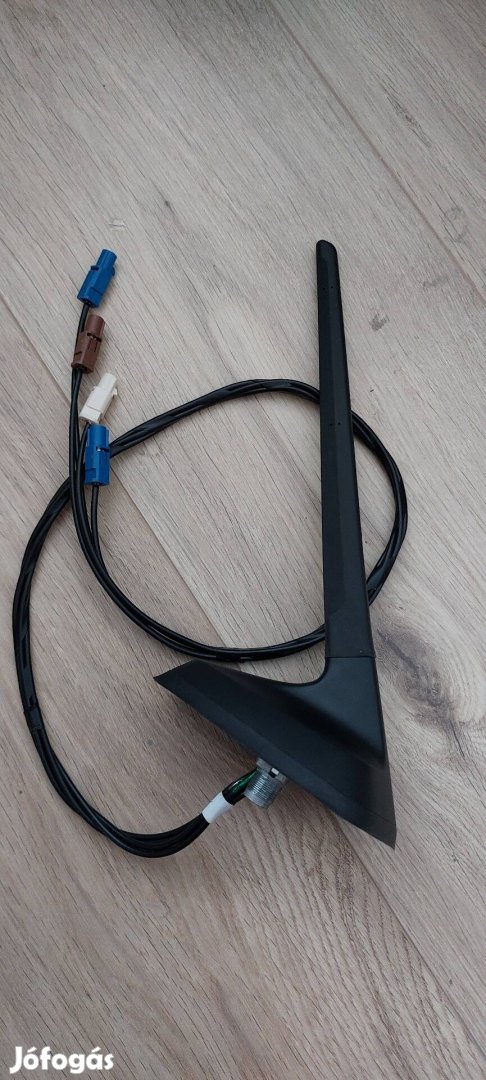 Eladó renault clió 5 gyári antenna.