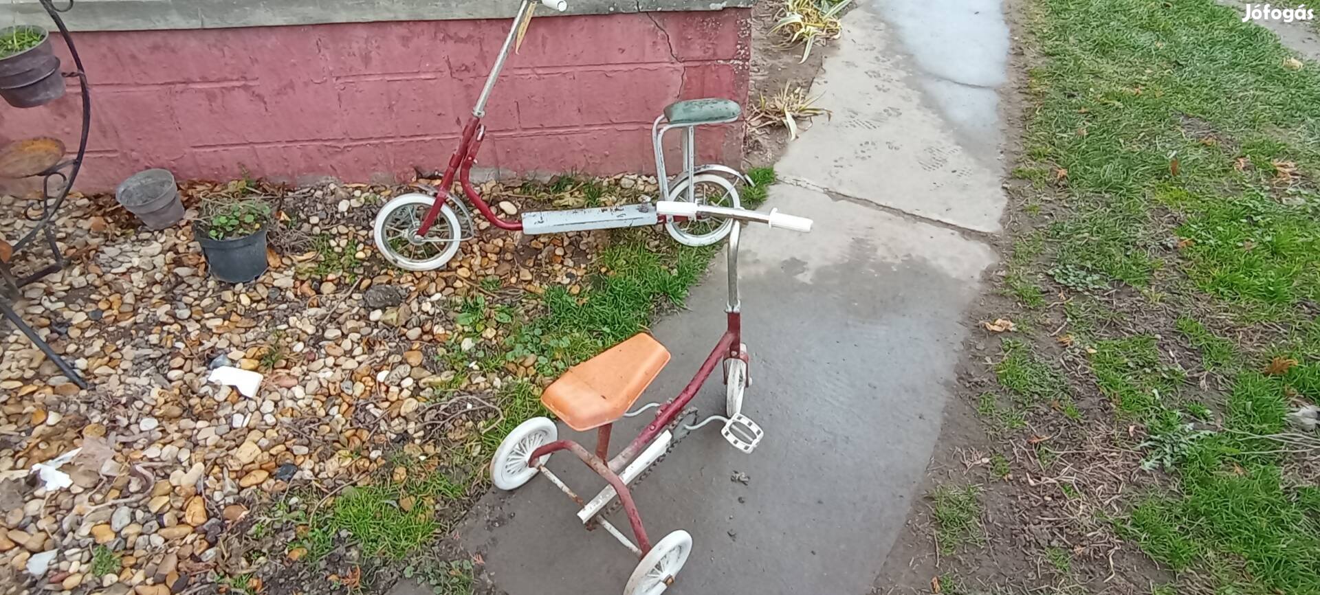 Eladó retro gyerekbicikli és roller