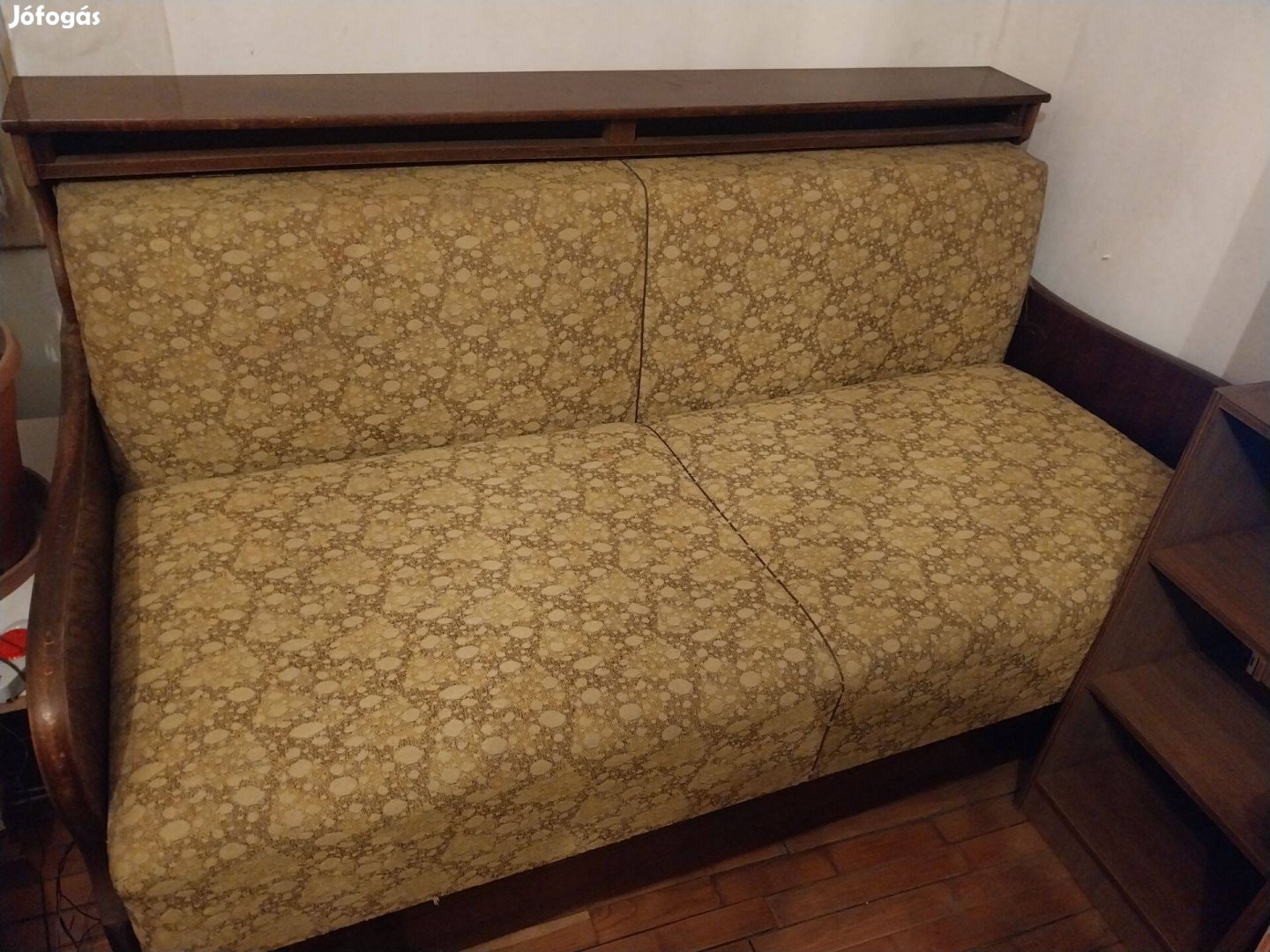 Eladó retro kinyitható 3 személyes kanapé