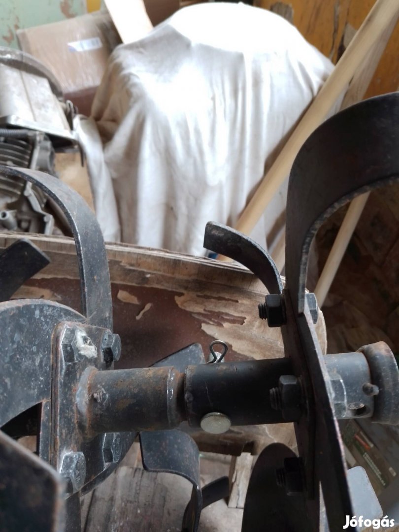 Eladó robikapa sor új