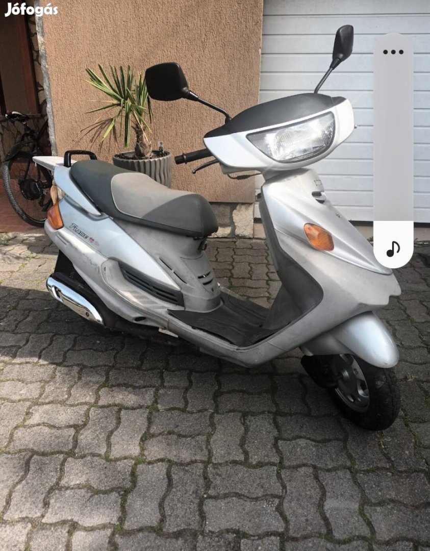 Eladó robogó 125cm 4ütemű robogó